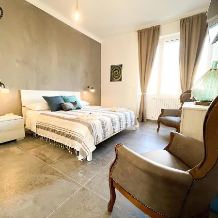 4 Balconi Rooms-Elements B&B Lecce Bagian luar foto