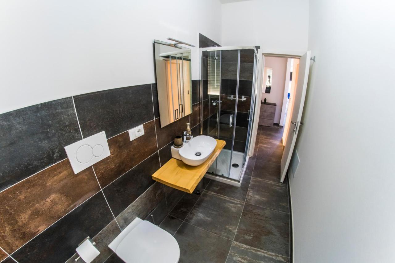 4 Balconi Rooms-Elements B&B Lecce Bagian luar foto